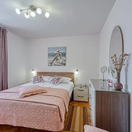 Mirjana Apartamento *